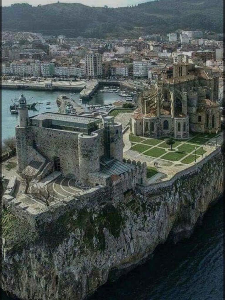 カストロ・ウルディアレスPrecioso Apartamento Con Terraza, Pistas De Padel Y Piscinasアパートメント エクステリア 写真